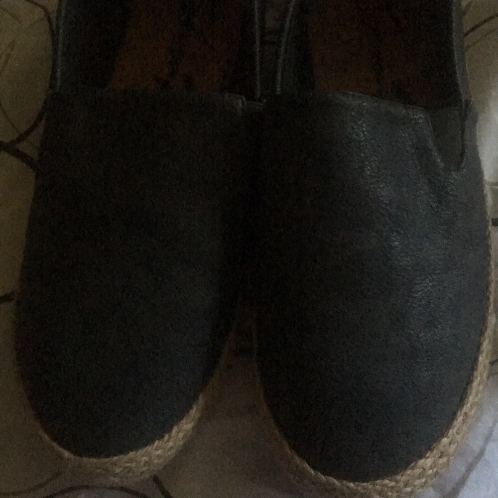 Seven shoes